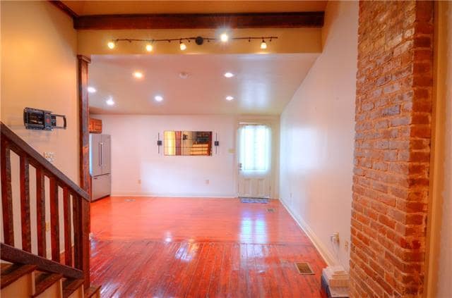 Building Photo - 919 Jackson Ave