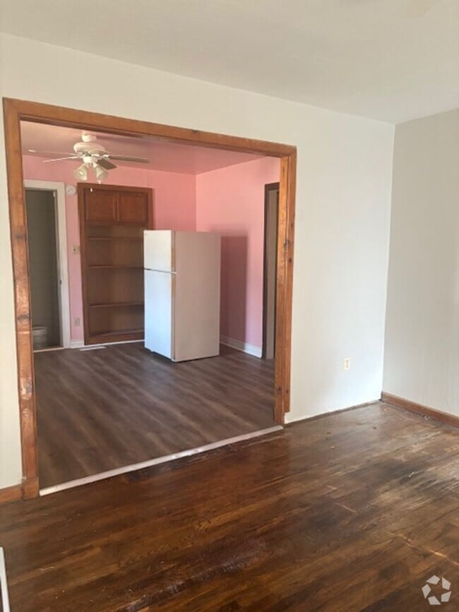 Building Photo - 2 bed/1 bath