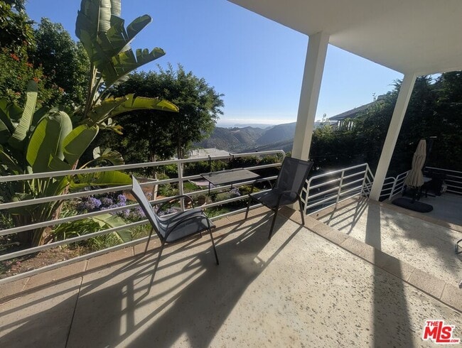 Building Photo - 2977 Seabreeze Dr