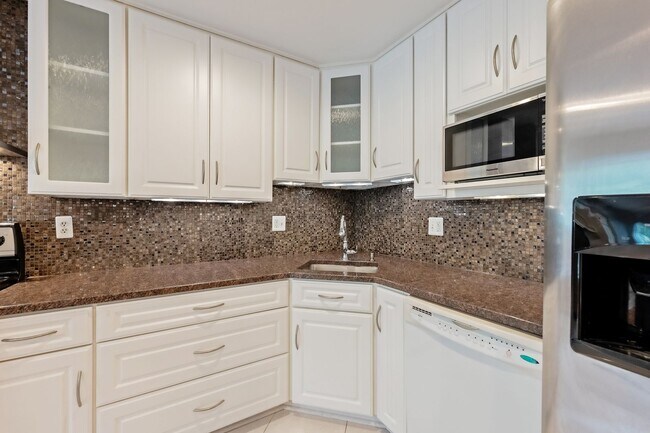 Building Photo - Great 3br 2.5 Bath Townhome in Rockville MD