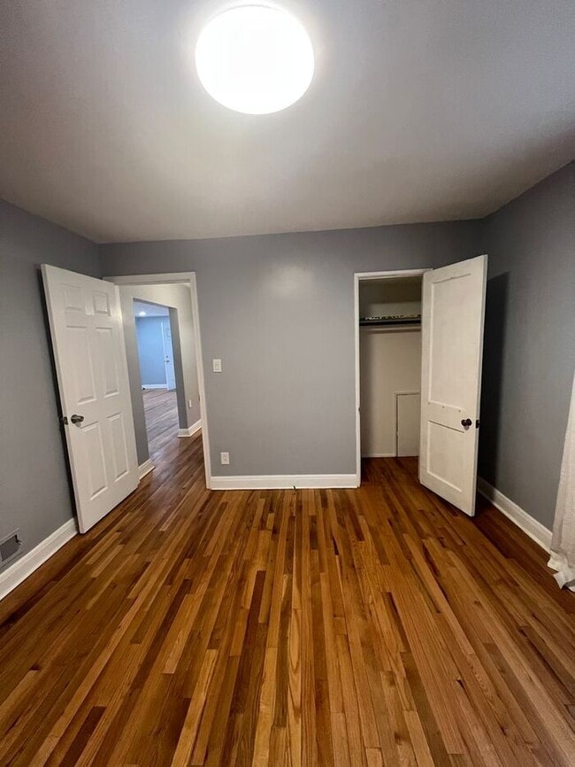 Building Photo - 2500 Linwood Rd