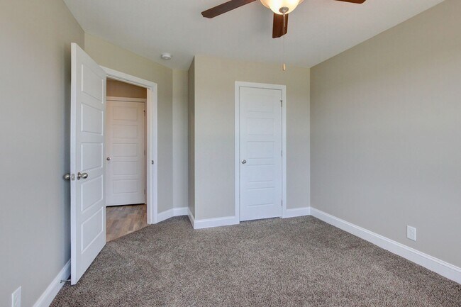 Building Photo - 1121 Cardinal Creek Dr