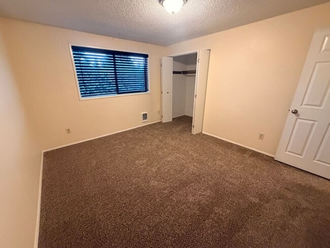 Building Photo - Arnesen