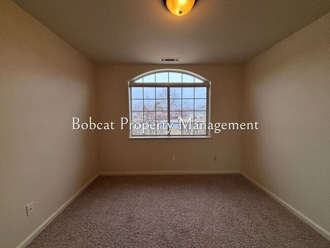 Building Photo - 1054 Camellia Ct