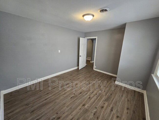 Building Photo - 2478 W Chambers St