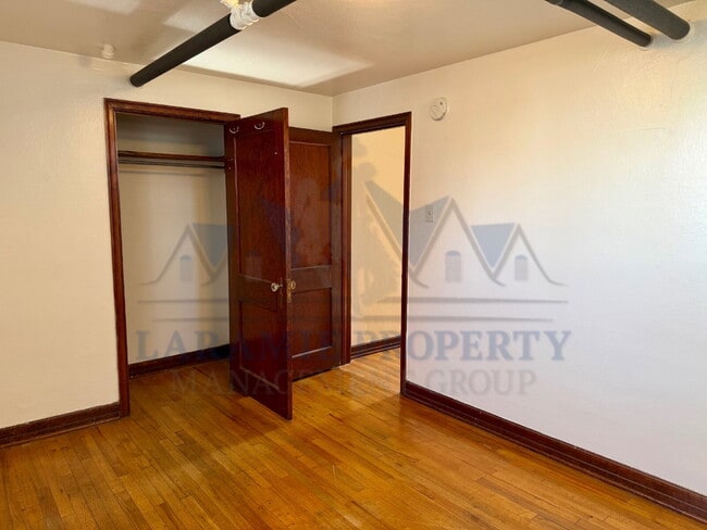 Building Photo - 1 Bedroom Apartment