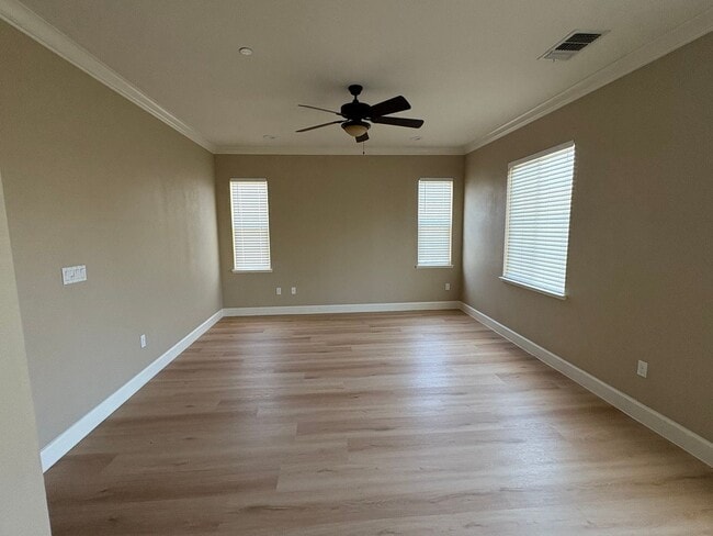 Building Photo - 1/2 off ONE months rent special