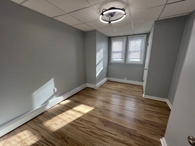 Building Photo - 452 Salem St