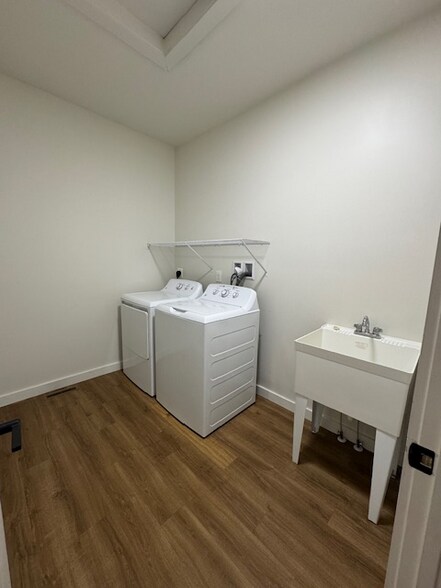 Building Photo - 802 Fritz Ave