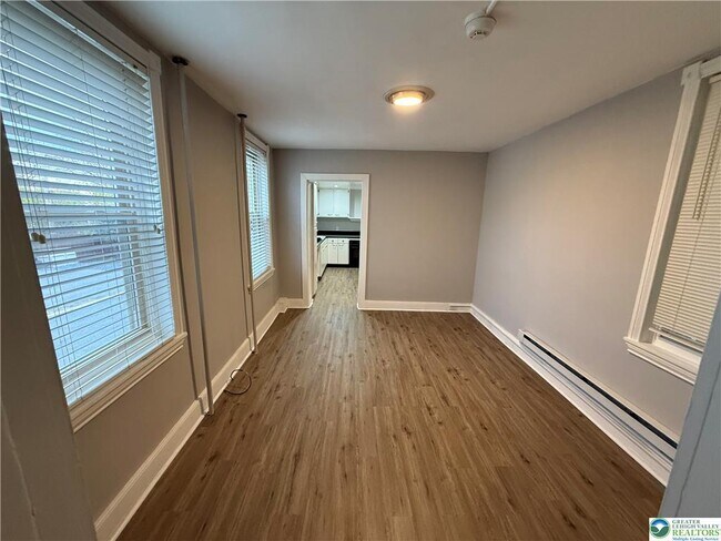 Building Photo - 116 S 6th St