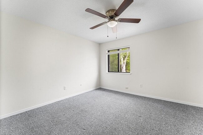 Building Photo - 42 Village Brook Ln