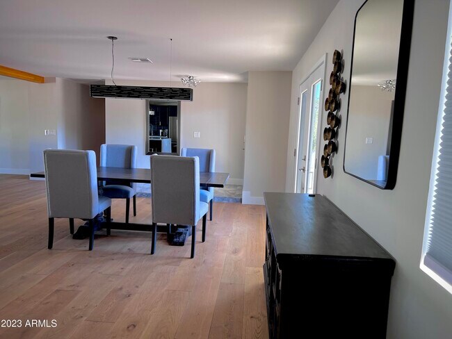 Building Photo - 3318 E Onyx Ave