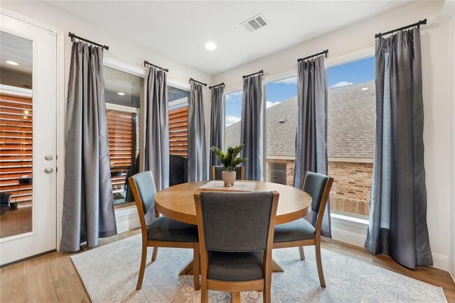 Building Photo - 212 Gary Wayne Dr