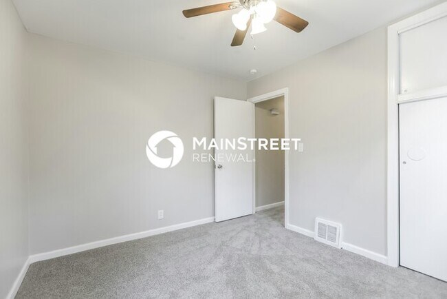 Building Photo - 3 Bedroom Pet-Friendly Home in Kansas City...