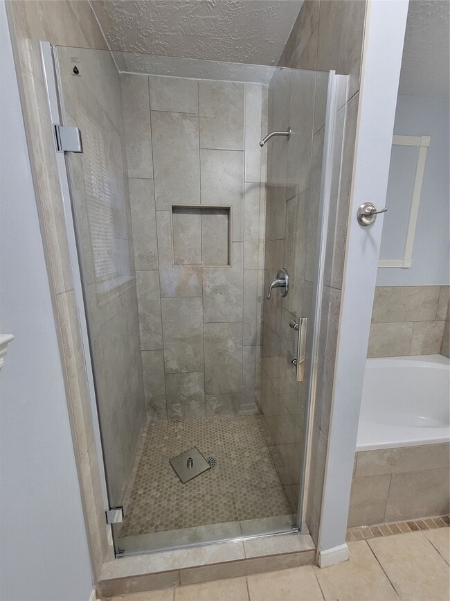 Building Photo - 2218 Wickburn Dr