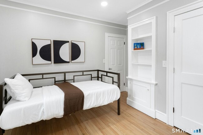 Building Photo - 137 Rock Spring Rd