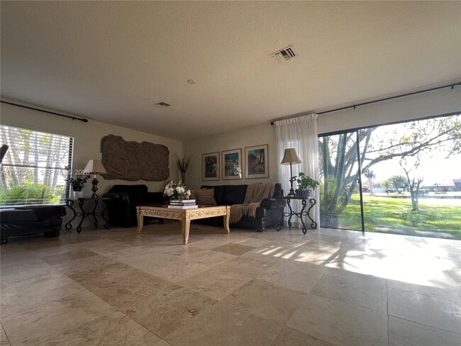 Building Photo - 6198 Brandon St