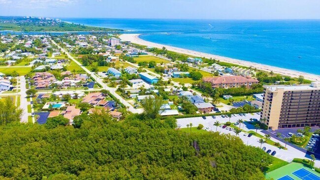 Building Photo - 1772 Gulfstream Ave