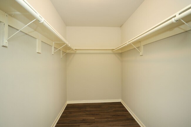 Building Photo - 815 Park Meadow Dr