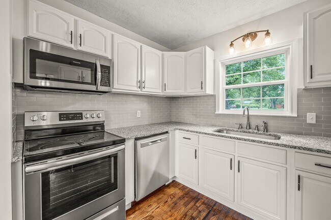 kitchen - 1028 Womack Ave