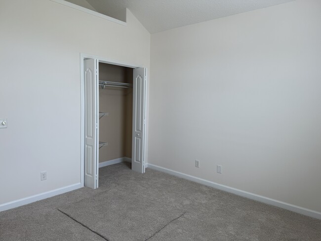 Building Photo - 500 Ashbrook-