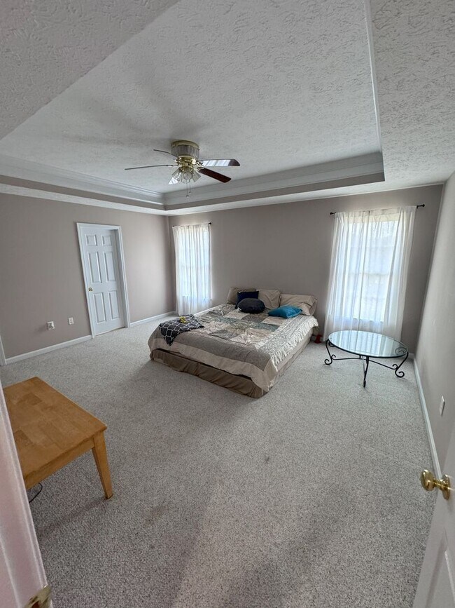Building Photo - Single Level Home with a Great yard