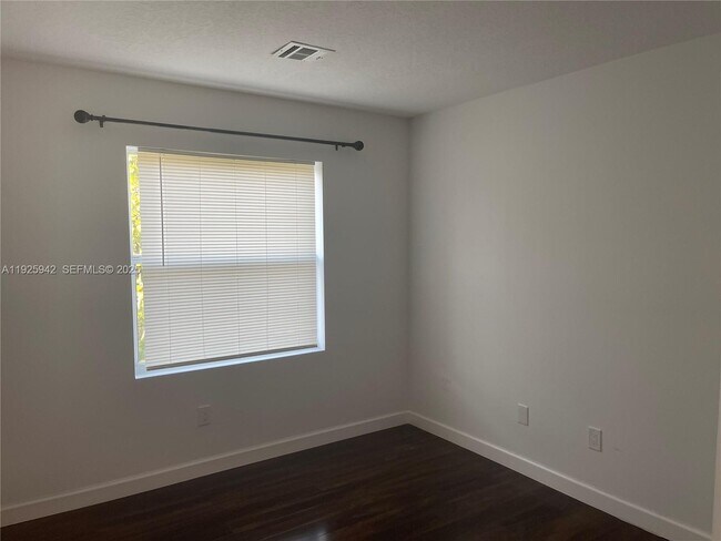 Building Photo - 10739 Oak Bend Way