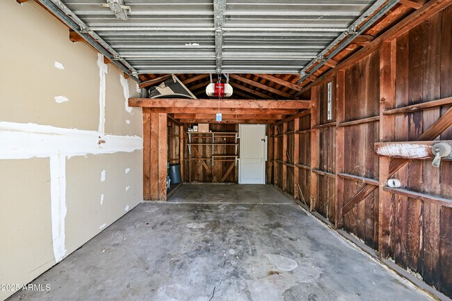 Building Photo - 844 E Windsor Ave