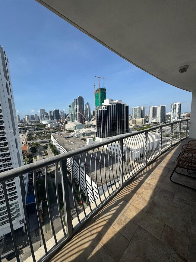 Building Photo - 1750 N Bayshore Dr
