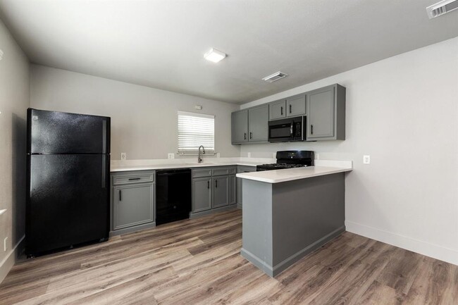 Building Photo - 203 N Milby St