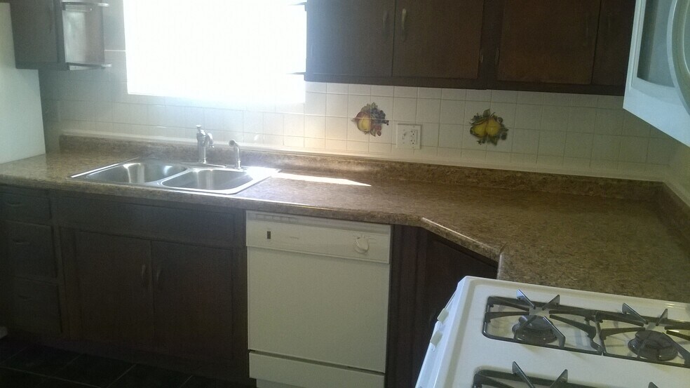 Building Photo - 488 Columbia Ave