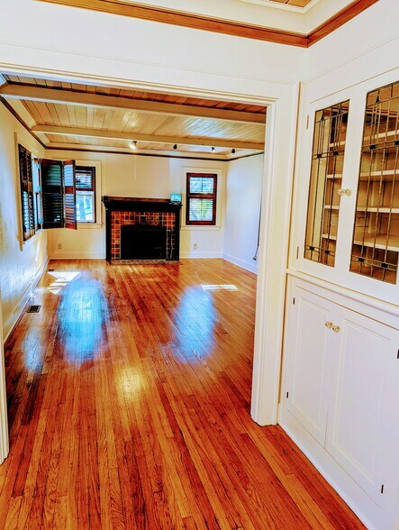Living Room - 2543 NE 31st Ave