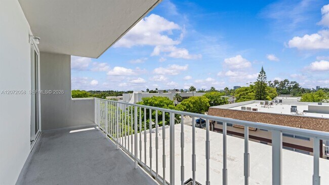 Building Photo - 1145 Normandy Dr
