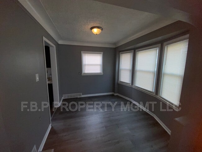 Building Photo - 9954 Evergreen Rd