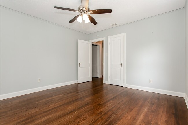 Building Photo - 5705 Ross Ave