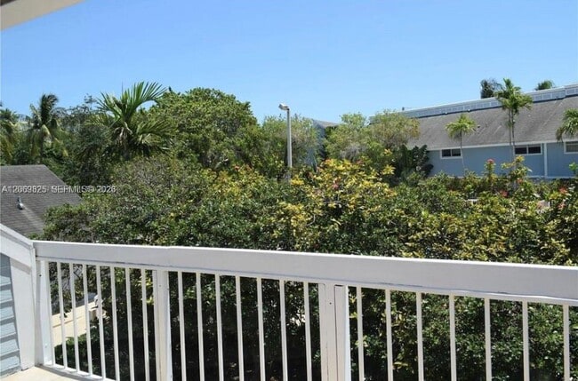 Building Photo - 798 Crandon Blvd