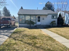 Building Photo - Northtown Area Home