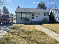 Building Photo - Northtown Area Home