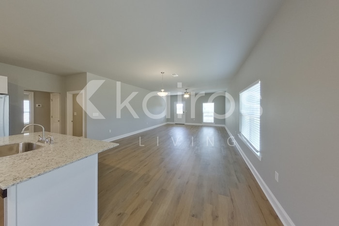 Building Photo - 13757 Pinyon Dr