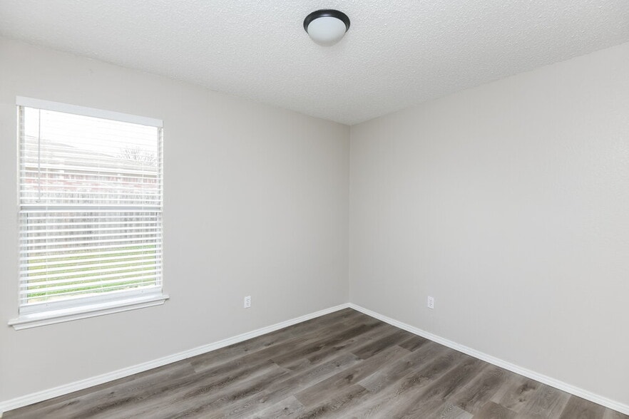 Building Photo - 1504 Woodhall Way