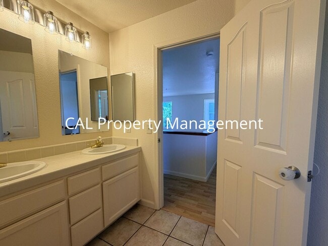 Building Photo - 1159 Cobblestone St