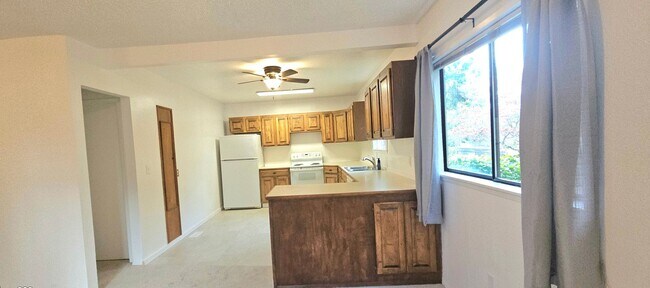 Building Photo - Sweet deal! 3bed/1bath Single Family home in West Seattle