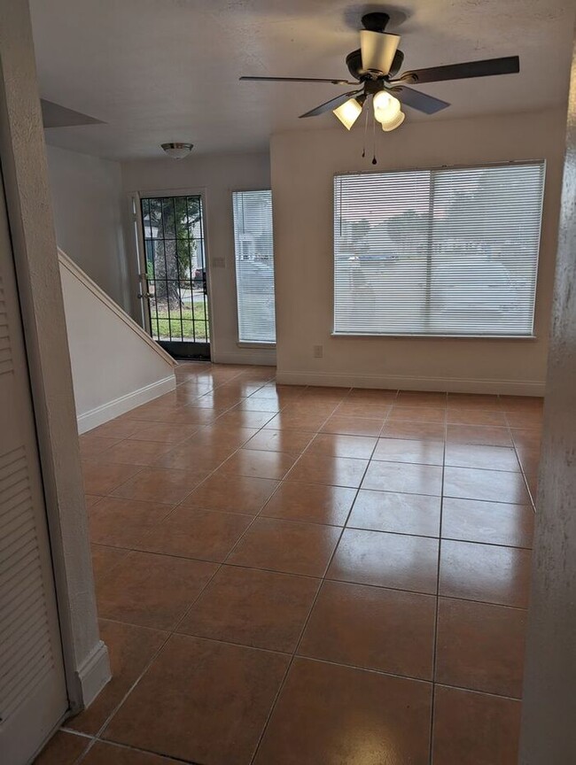 Building Photo - Spacious 2 Bedrooms near the Millenia Mall...