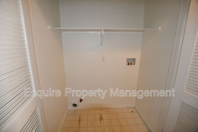 Building Photo - 2075 Blackberry Cir