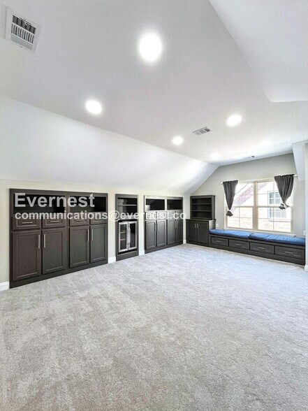 Building Photo - 2067 Inland Dr