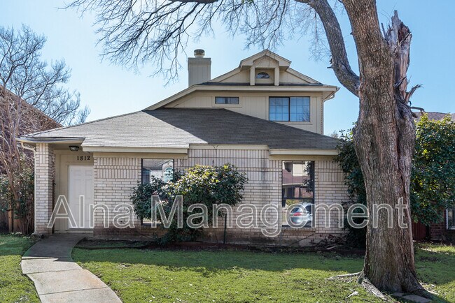 Building Photo - 1812 Medina Dr