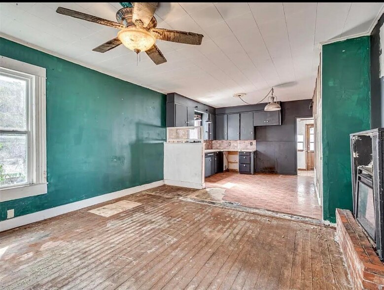 Building Photo - 632 N Hobson Ave