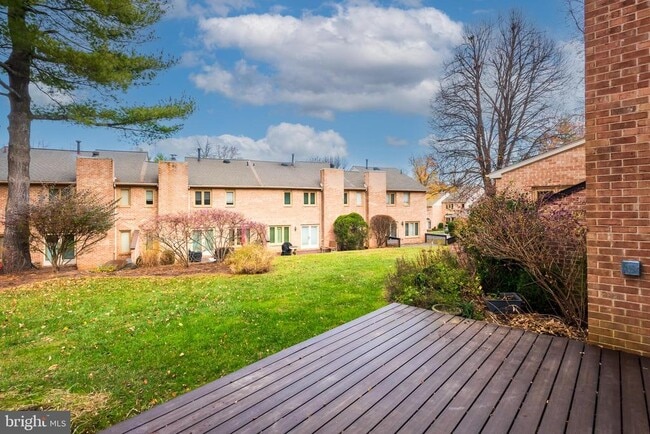 Building Photo - 11 Treaty Dr