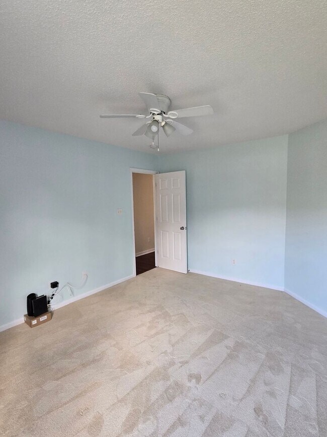 Building Photo - Charming 3-Bedroom Home in Hunters Creek – Pet Friendly & Great Amenities!
