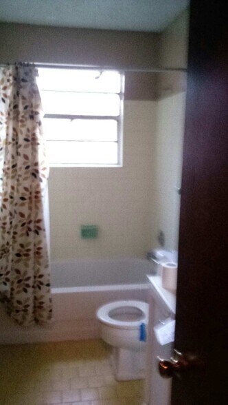 Bathroom - 4465 Sumners Wells Rd